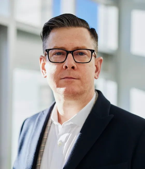 KFZ-Sachverständiger bei der Arbeit